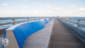 Bänke auf der Seebrücke Heiligenhafen