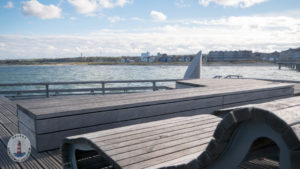 Liegebänke auf der Seebrücke Heiligenhafen