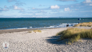 Strand Heiligenhafen Blickrichtung Fehmarnsundbrücke