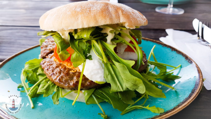 Imbiss Koestlich-9 Burger im Imbiss Köstlich in Neustadt Holst